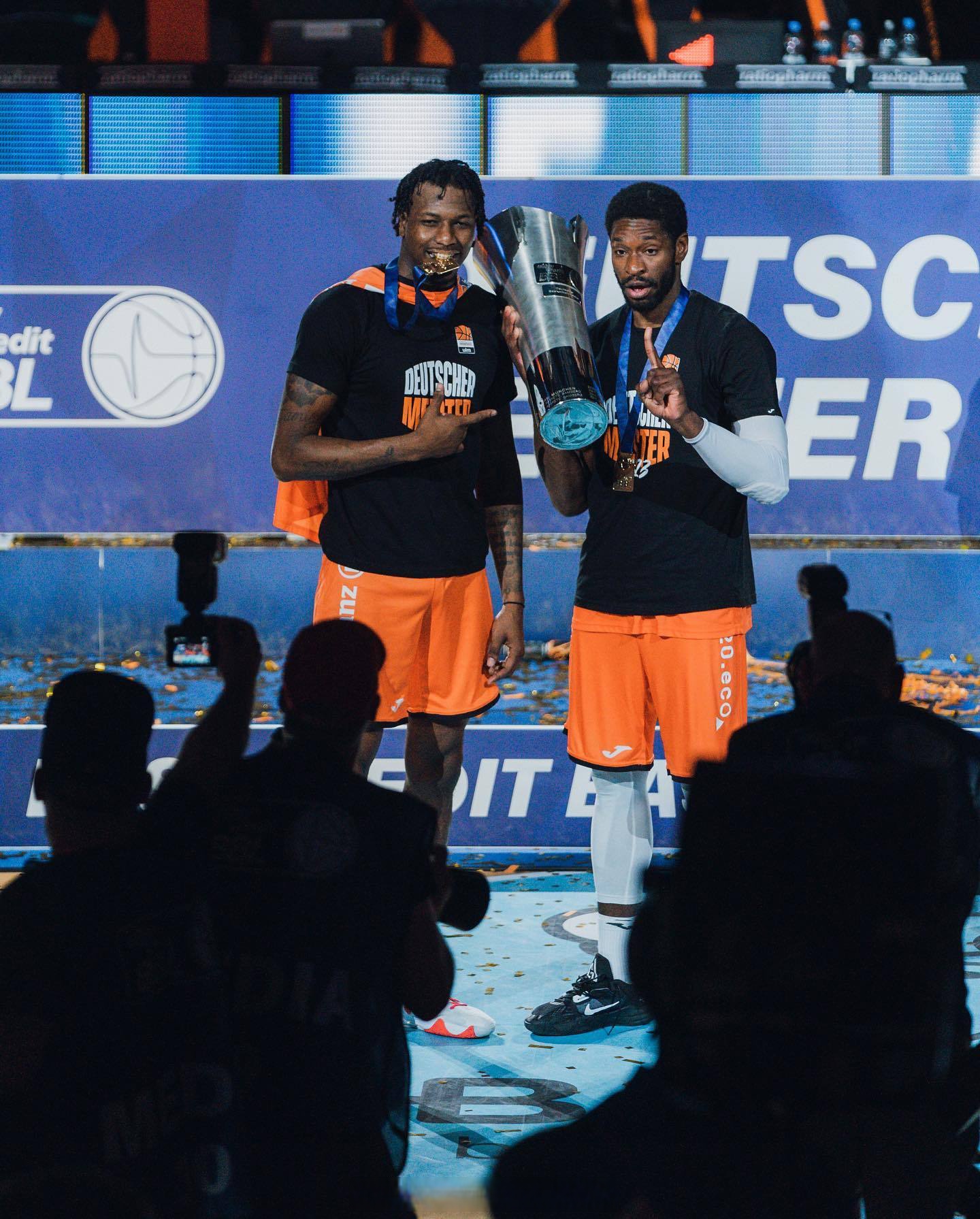 AC Milan Sports-包含NBA总决赛倒计时浙江队围绕德甲更衣室发声之后,山东男篮回应争议的词条